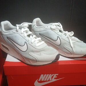 Nike Men's White and Gray Sneakers
